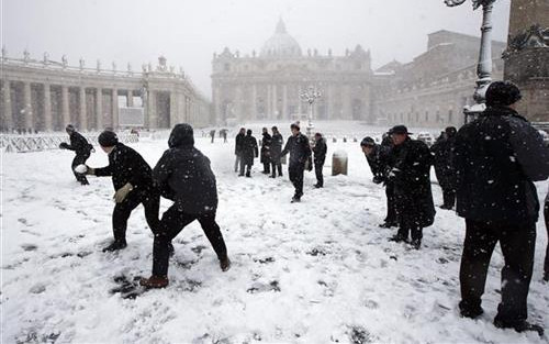 (FOTO) SNEG NA PLAŽAMA, GRUDVANJE U RIMU:  Hladnoća okovala Evropu, u Moskvi minus 20 stepen!